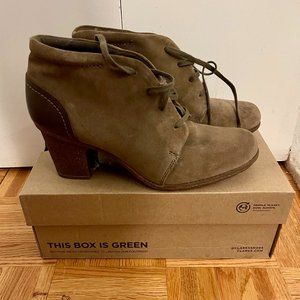 NWT Clarks SIZE 12 Tan Suede Booties with Block Heel